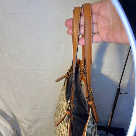 Michael Kors Jet Set Jacquard Signature Tote with Tan Leather Trim - Picture 4 of 9